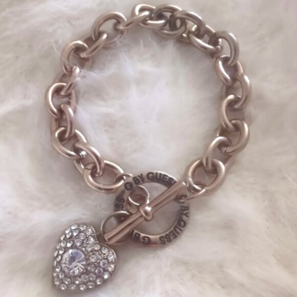 Chunky and Chic Charm Bracelet with Sparkly Heart Pendant and Link Closure - Picture 3 of 9